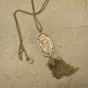 Kendra Scott necklace